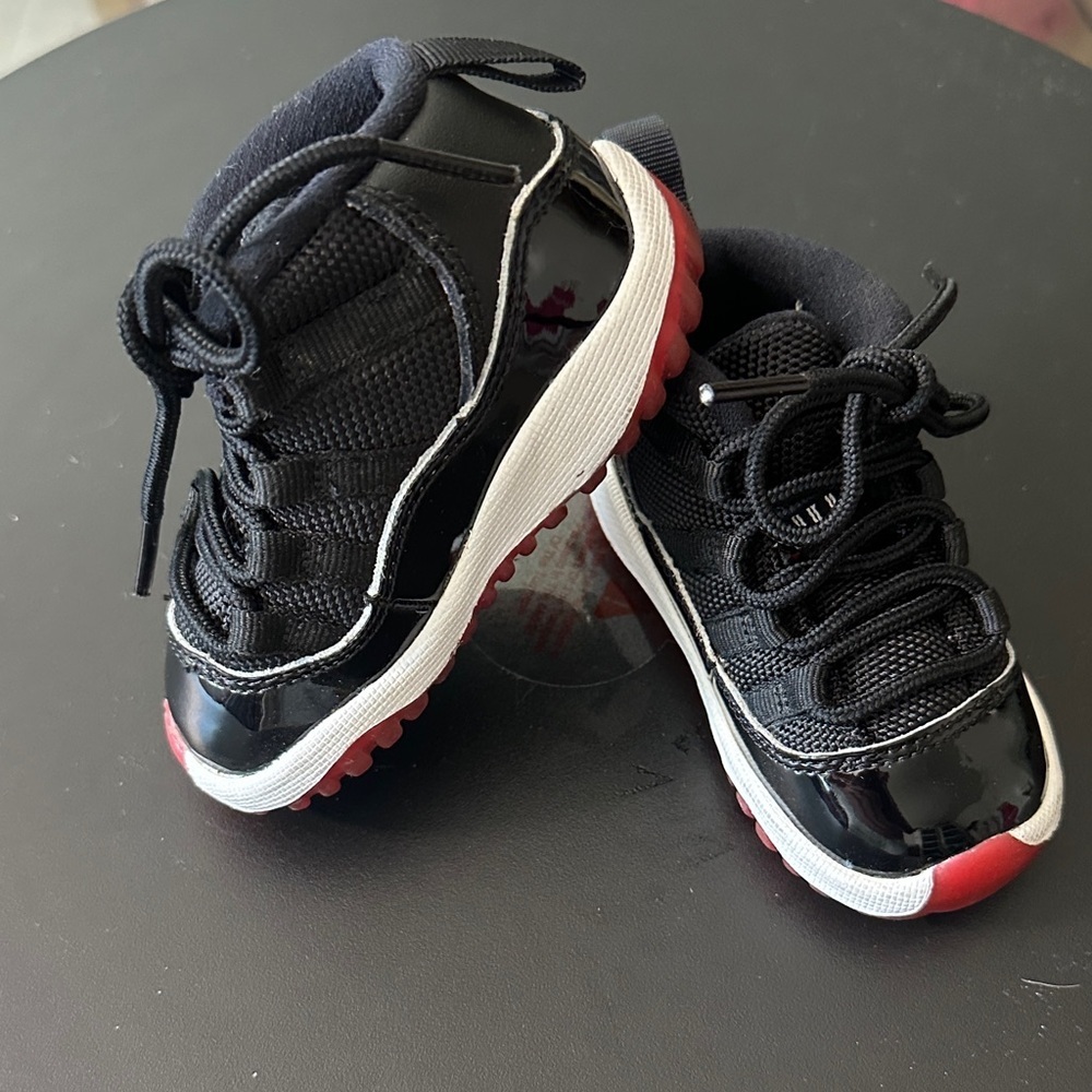 Nike Air Jordan 11 "Bred"